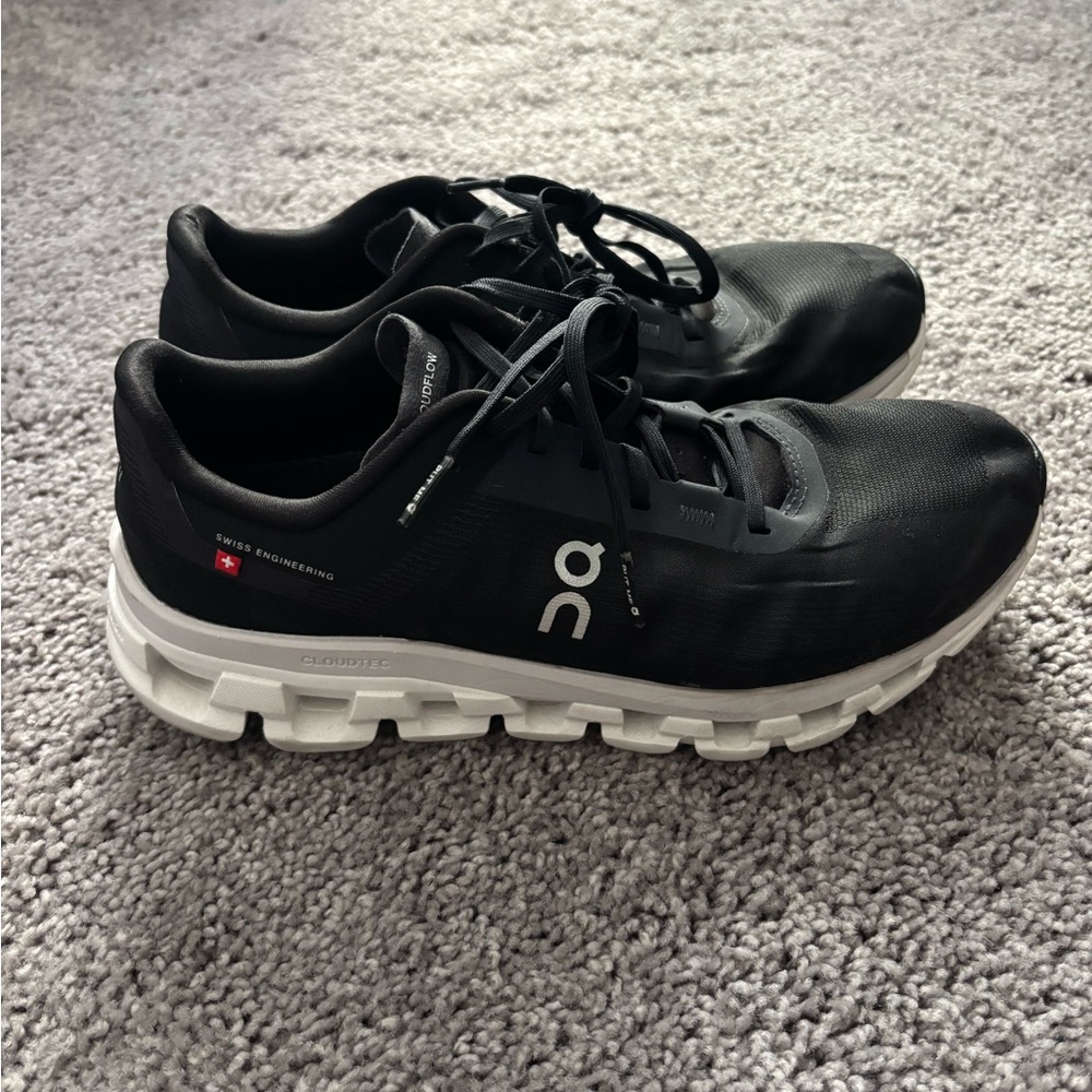 On Running Black Athletic Shoes - Picture 2 of 5